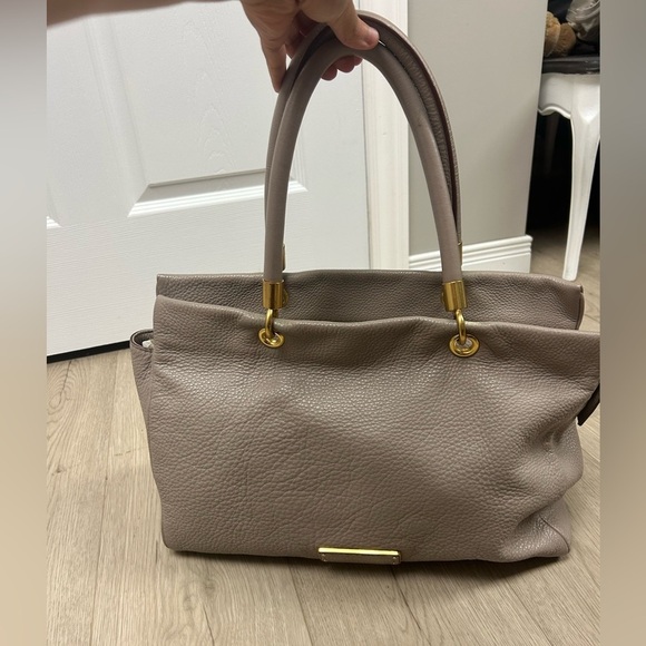 Marc by Marc Jacob’s Too Hot to Handle Grey Leather Tote Bag - Picture 2 of 7